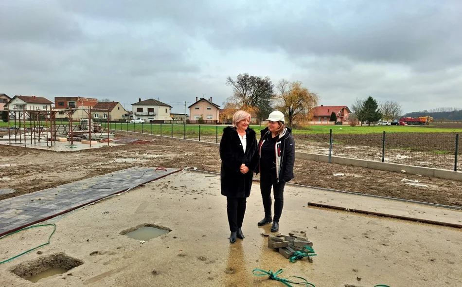 FOTO/AUDIO Vrtić oblika pčelinjih saća uskoro otvara svoja vrata za 200 trnovečkih mališana