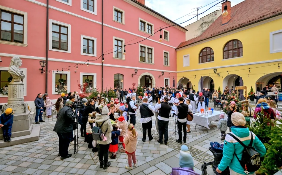 Advent s pričom u Županijskoj palači je pravo toplo mjesto susreta i druženja