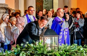Bosilj zapalio prvu adventsku svijeću ispred katedrale