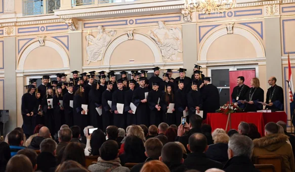 FOTO Promovirano 533 FOI-jevih prvostupnika/ca i magistara/ica