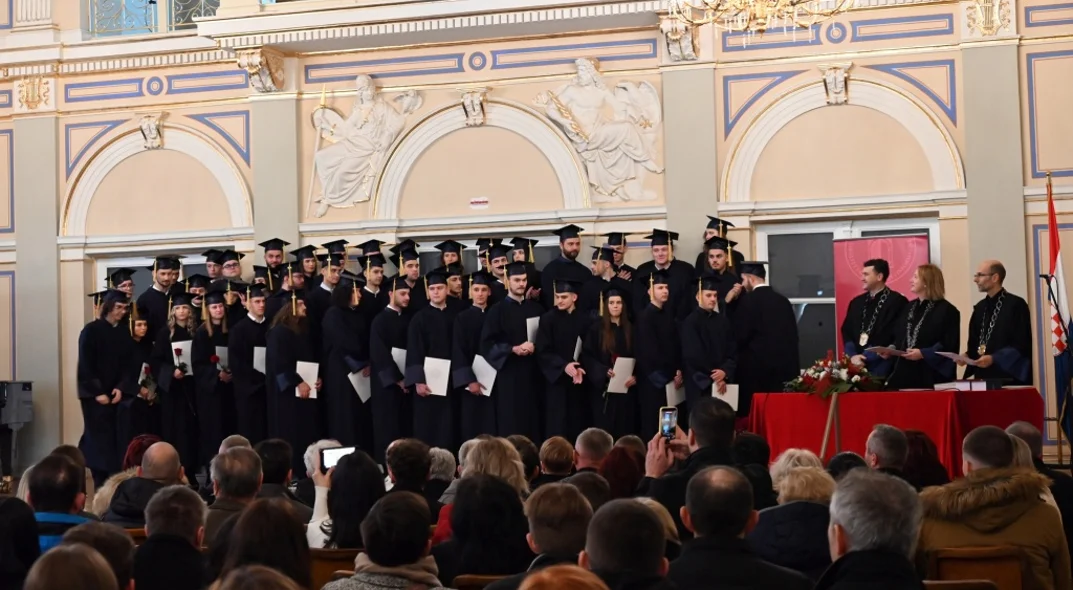 FOTO Promovirano 533 FOI-jevih prvostupnika/ca i magistara/ica