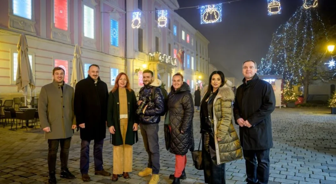 Županijska palača i ove je godine pretvorena u atraktivni adventski kalendar