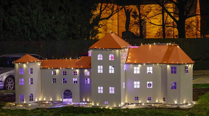 Zasvijetlio Stari grad, postavljen mlin, podignuta i replika piramide na Ivančici!