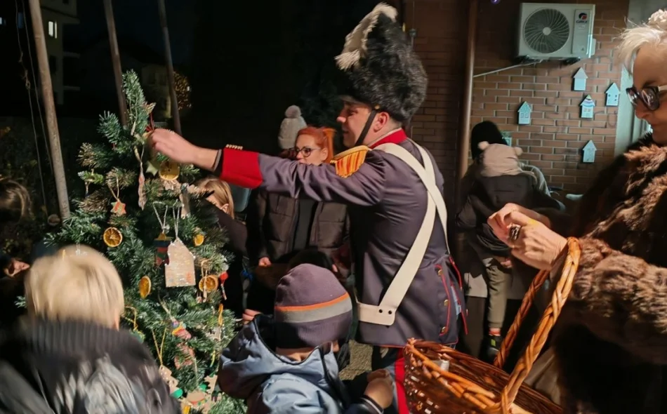 Purgari i Dame u povijesnim haljinama na prigodnom druženju povodom 80. rođendana DV Varaždin