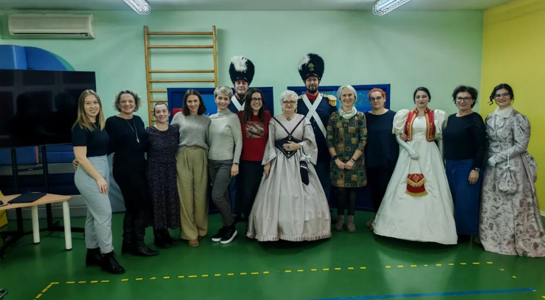 Purgari i Dame u povijesnim haljinama na prigodnom druženju povodom 80. rođendana DV Varaždin