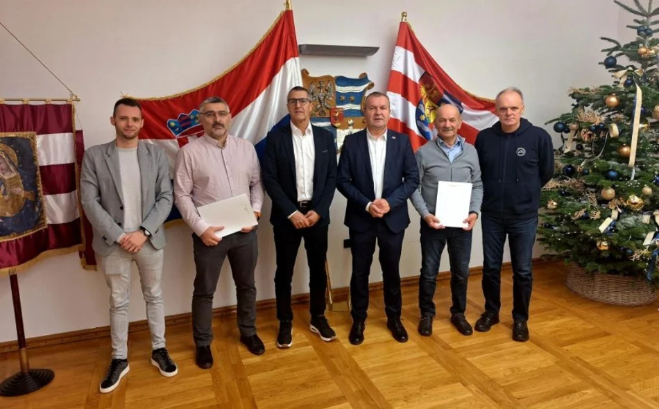 Potpisani ugovori - Centrima izvrsnosti iz odbojke i atletike nova financijska sredstva