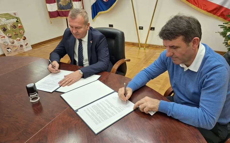 Župan Stričak i gradonačelnik Lepoglave Šoštarić potpisali ugovor o darovanju nekretnine za izgradnju gradske tržnice