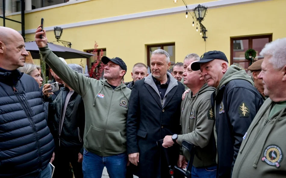 Thompson posjetio Županijsku palaču, dočekali ga Stričak,Dalić i članovi braniteljskih udruga