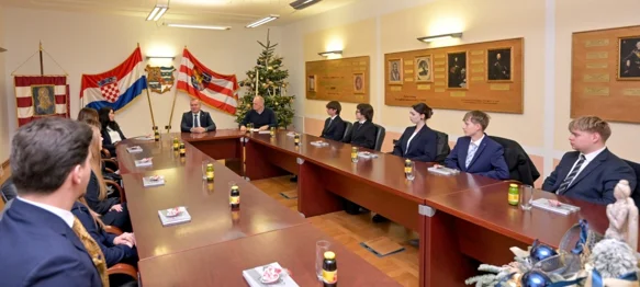 Učenici Prve privatne gimnazije vratili se s još jedne uspješne MUN konferencije u Barceloni