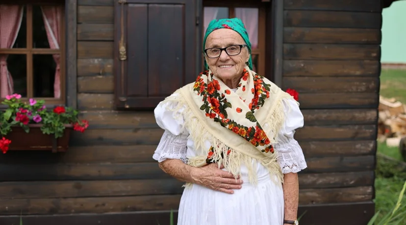 VIDEO Babica Nadica otkriva nam recept za zelne štrukle i finu slatku žemleaču!