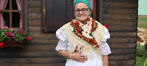 VIDEO Babica Nadica otkriva nam recept za zelne štrukle i finu slatku žemleaču!