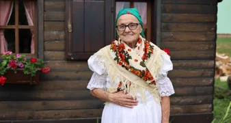 VIDEO Babica Nadica otkriva nam recept za zelne štrukle i finu slatku žemleaču!