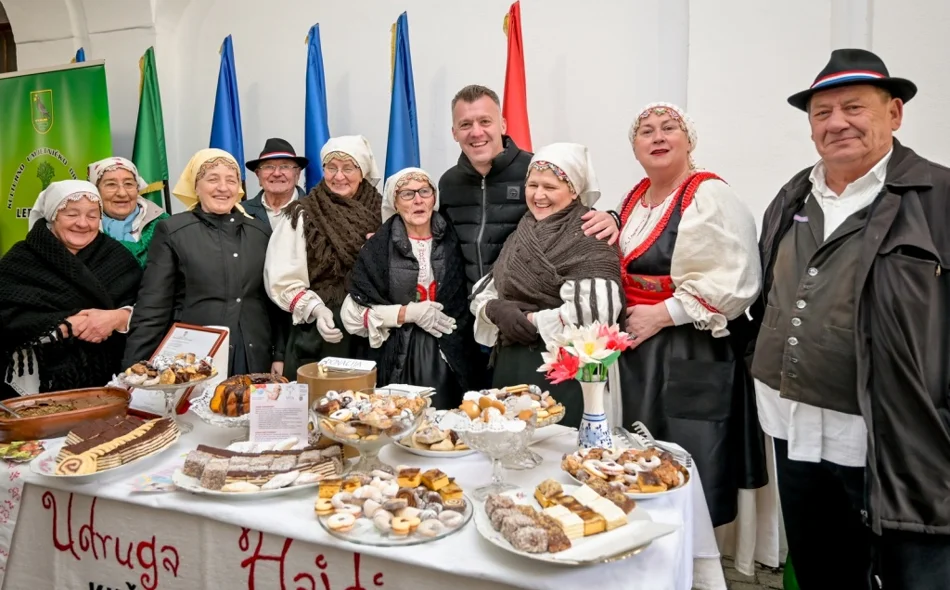 Treća adventska subota u atriju Županijske palače okupila mnoštvo posjetitelja