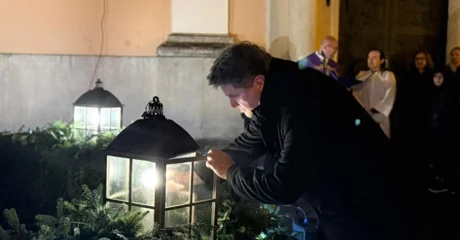 Dogradonačelnik Marković upalio treću adventsku svijeću ispred katedrale