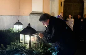 Dogradonačelnik Marković upalio treću adventsku svijeću ispred katedrale