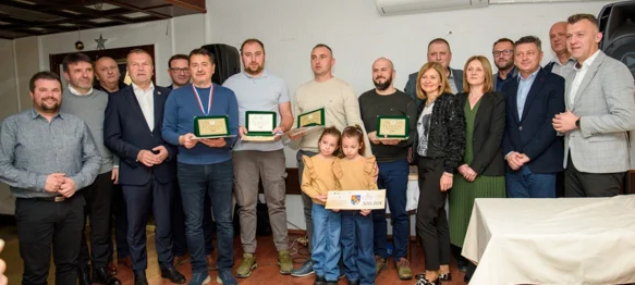 Čak 70 pčelara zlatnih medalja za medare, šampion OPG Pčelarstvo Mišković