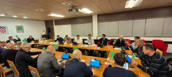 Na raspolaganju više od 32 milijuna eura, oporba tvrdi: &bdquo;Proračun nije ni investicijski ni socijalni&rdquo;