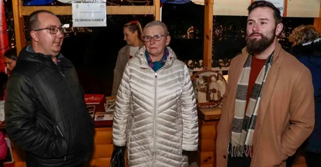 FOTO U Ivancu održan prvi Adventski sajam pod zvijezdama