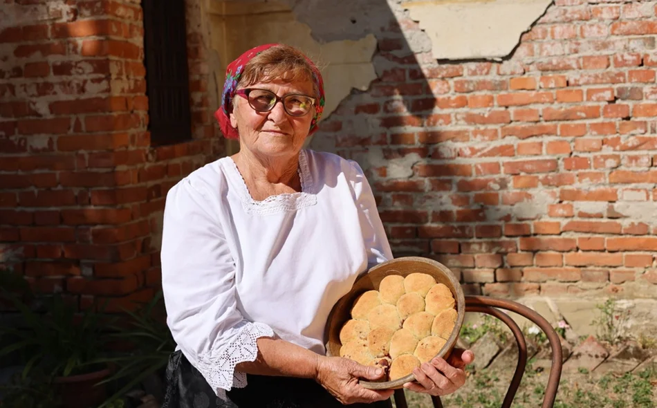 VIDEO Tajnu najtanje proste trnovečke makovnjače &ndash; kroz koju se vide čitati novine &ndash; priča nam babica Anka