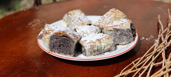 VIDEO Tajnu najtanje proste trnovečke makovnjače &ndash; kroz koju se vide čitati novine &ndash; priča nam babica Anka