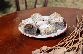 VIDEO Tajnu najtanje proste trnovečke makovnjače &ndash; kroz koju se vide čitati novine &ndash; priča nam babica Anka