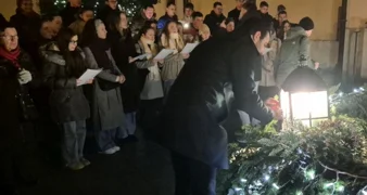Josip Garić upalio posljednju adventsku svijeću ispred varaždinske katedrale