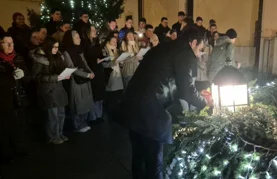 Josip Garić upalio posljednju adventsku svijeću ispred varaždinske katedrale