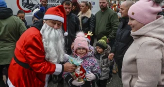 Nikad brojnija povorka razveselila velik broj djece i roditelja - za najmlađe osigurali 350 darova!