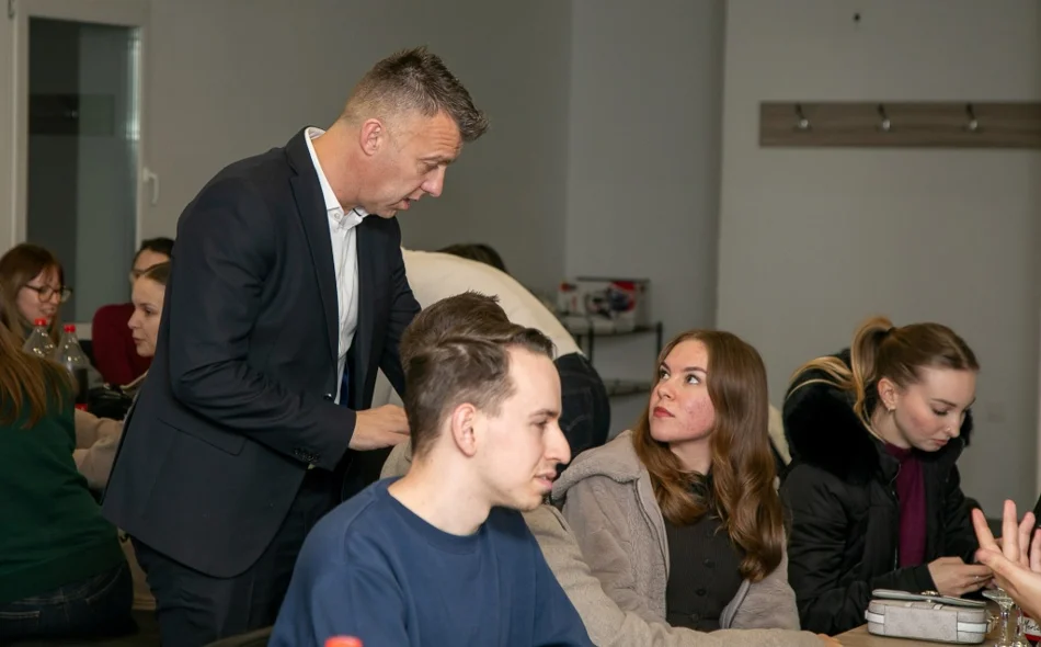 Studenti iz Sračinca i Svibovca Podravskog dobili stipendije i &ldquo;božićnice&rdquo;