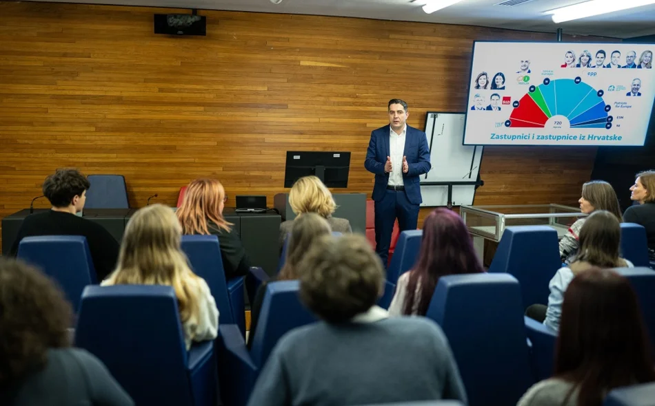 Kraj godine u Strasbourgu: Učenici iz Varaždina u posjetu Europskom parlamentu