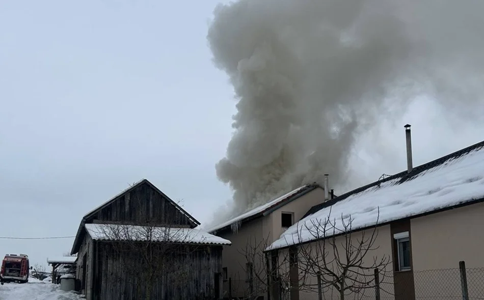 Gorjelo krovište kuće, brzom intervencijom spriječena je veća tragedija