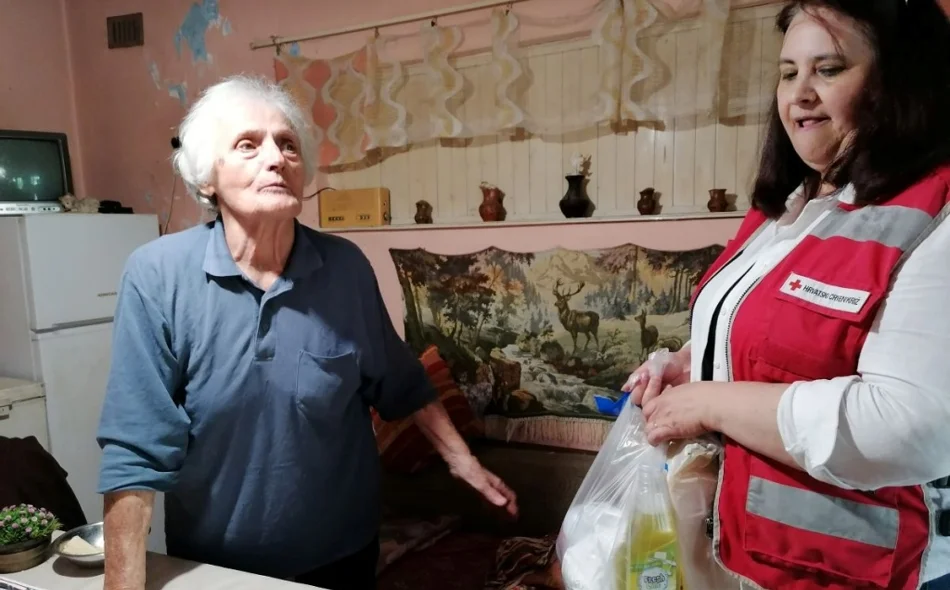 Svakodnevno na terenu, u otežanim zimskim uvjetima vode brigu skoro o 600 nemoćnih, bolesnih i potrebitih osoba