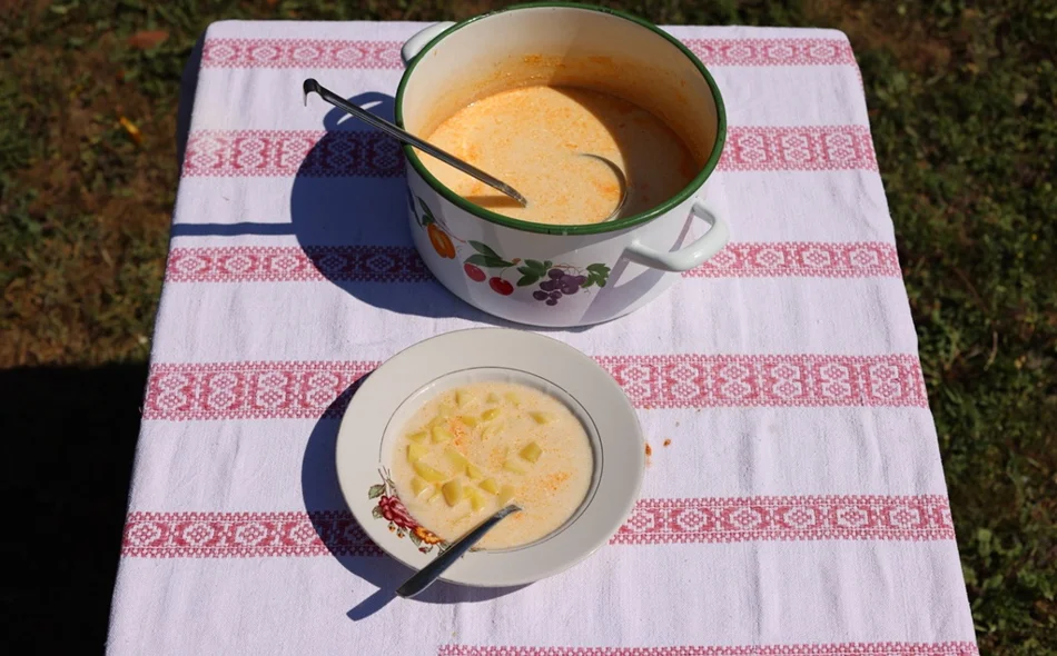 VIDEO Okusi Jalžabeta iz ruku babice Marine &ndash; kiseli zabieleni krumper i slatke ružice