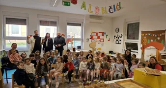 Staklenke meda za mališane Dječjeg vrtića &bdquo;Pčelica&rdquo; iz Bisaga