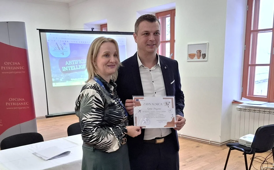 Učenici i njihovi učitelji upoznavaju se sa svim izazovima umjetne inteligencije