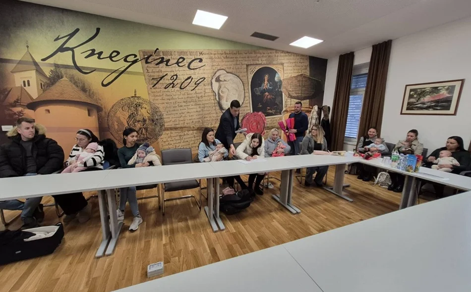 Roditeljima uručene naknade za novorođenu djecu