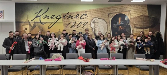 Roditeljima uručene naknade za novorođenu djecu