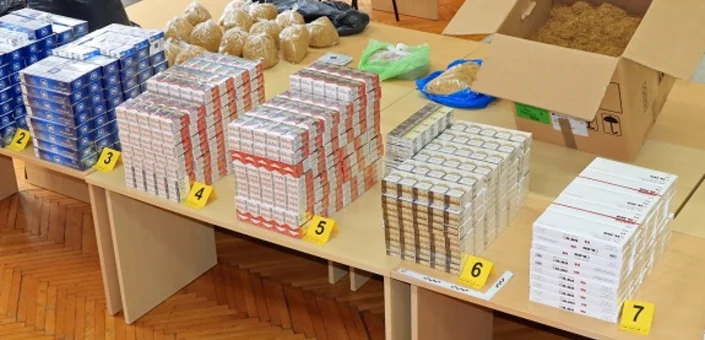 Pala četvorka s velikom količinom duhana, droge i oružja!