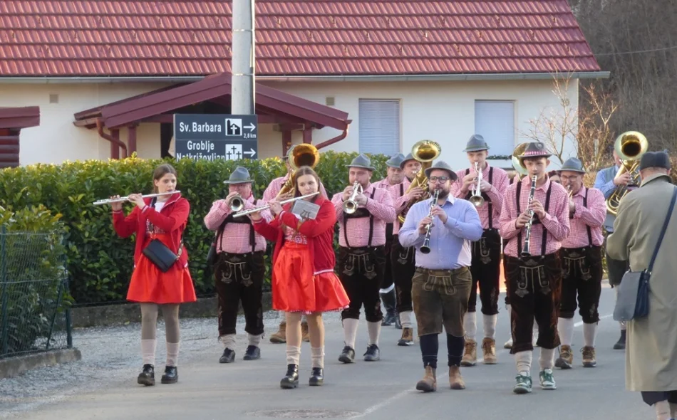 FOTO/VIDEO  &bdquo;Fašnik u Cestici&ldquo; okupio preko 30 grupa iz Hrvatske i Slovenije