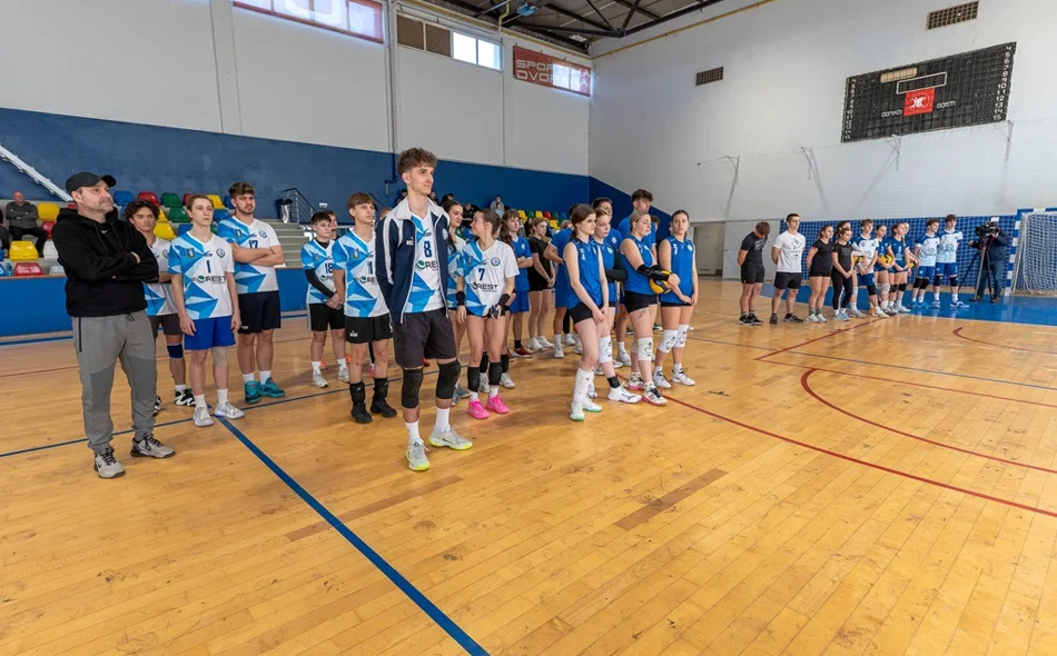 FOTO Školarci odmjerili snage u mješovitoj odbojci i "challenger raceu"