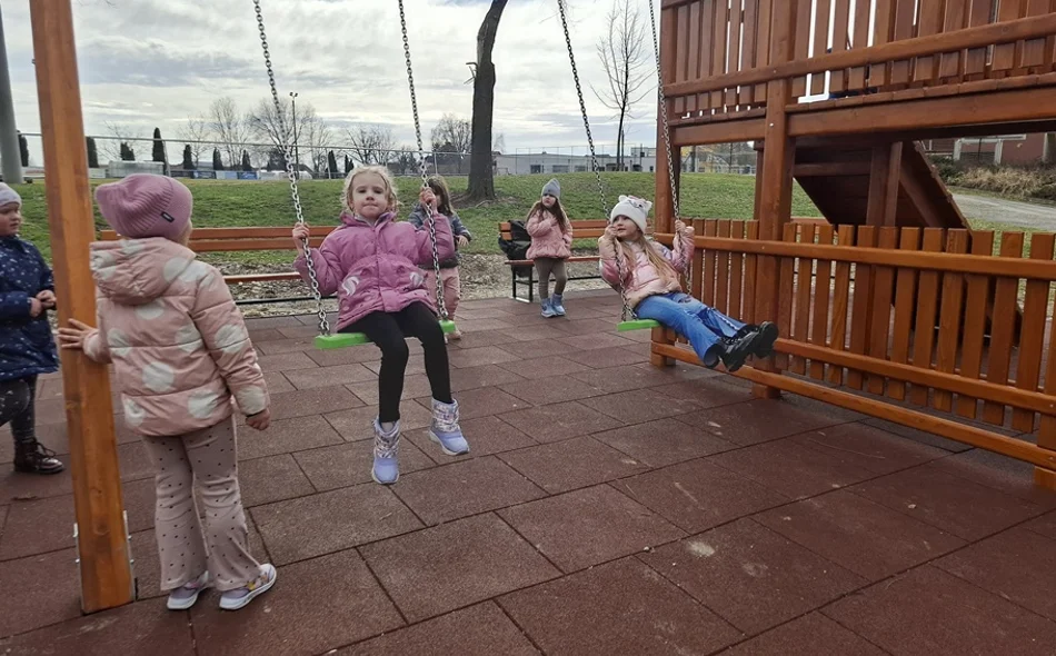 FOTO Mališani uživaju u novom dječje igralištu, na modernim i maštovitim igralima