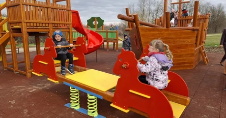 FOTO Mališani uživaju u novom dječje igralištu, na modernim i maštovitim igralima