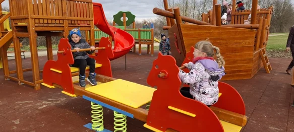 FOTO Mališani uživaju u novom dječje igralištu, na modernim i maštovitim igralima
