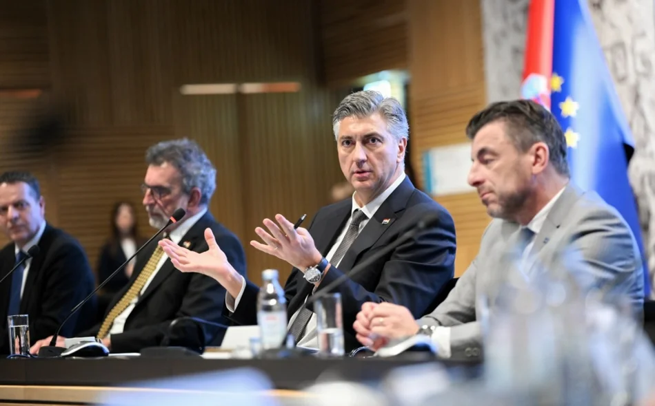 Nova ulaganja Varaždinske županije: ugovorena EU sredstva za školske dvorane u Ključu i Završju