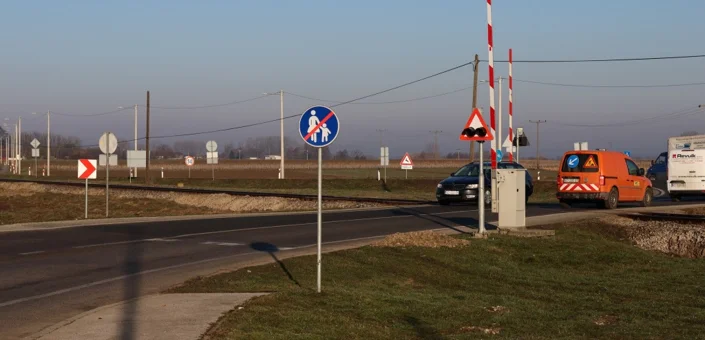 Pijana biciklistica udarila vlak i završila u bolnici