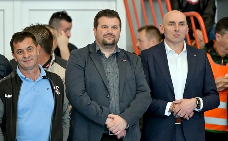 Otvorena obnovljena dvorana Osnovne škole Novi Marof &ndash; 500-tinjak malih sportaša zaigralo nogomet