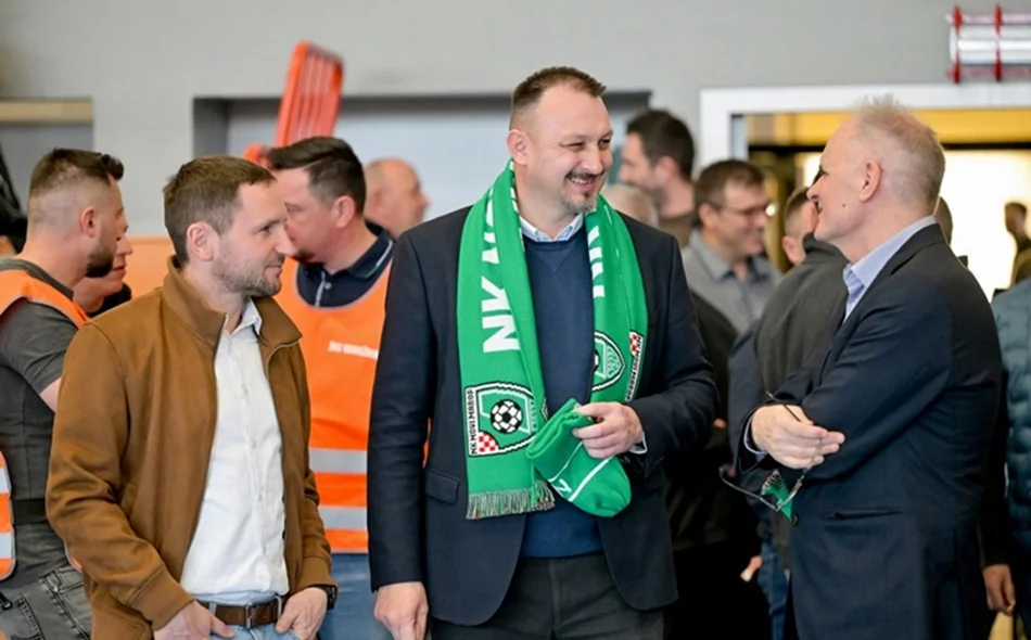 Otvorena obnovljena dvorana Osnovne škole Novi Marof &ndash; 500-tinjak malih sportaša zaigralo nogomet