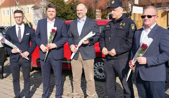 Posavec, Lukavečki i Marković darivali vozačice ružama