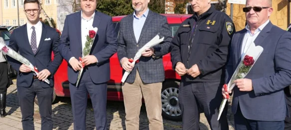 Posavec, Lukavečki i Marković darivali vozačice ružama