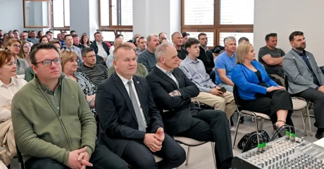 U obnovljenim prostorima stare školske zgrade u Svetom Iliji održana radionica o zelenoj tranziciji u školama i obrazovanju